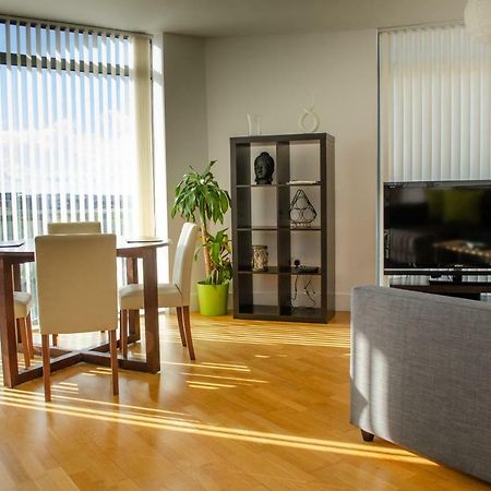 Serviced Apartment In Liverpool City Centre - Free Parking - Balcony - By Happy Days Exteriér fotografie