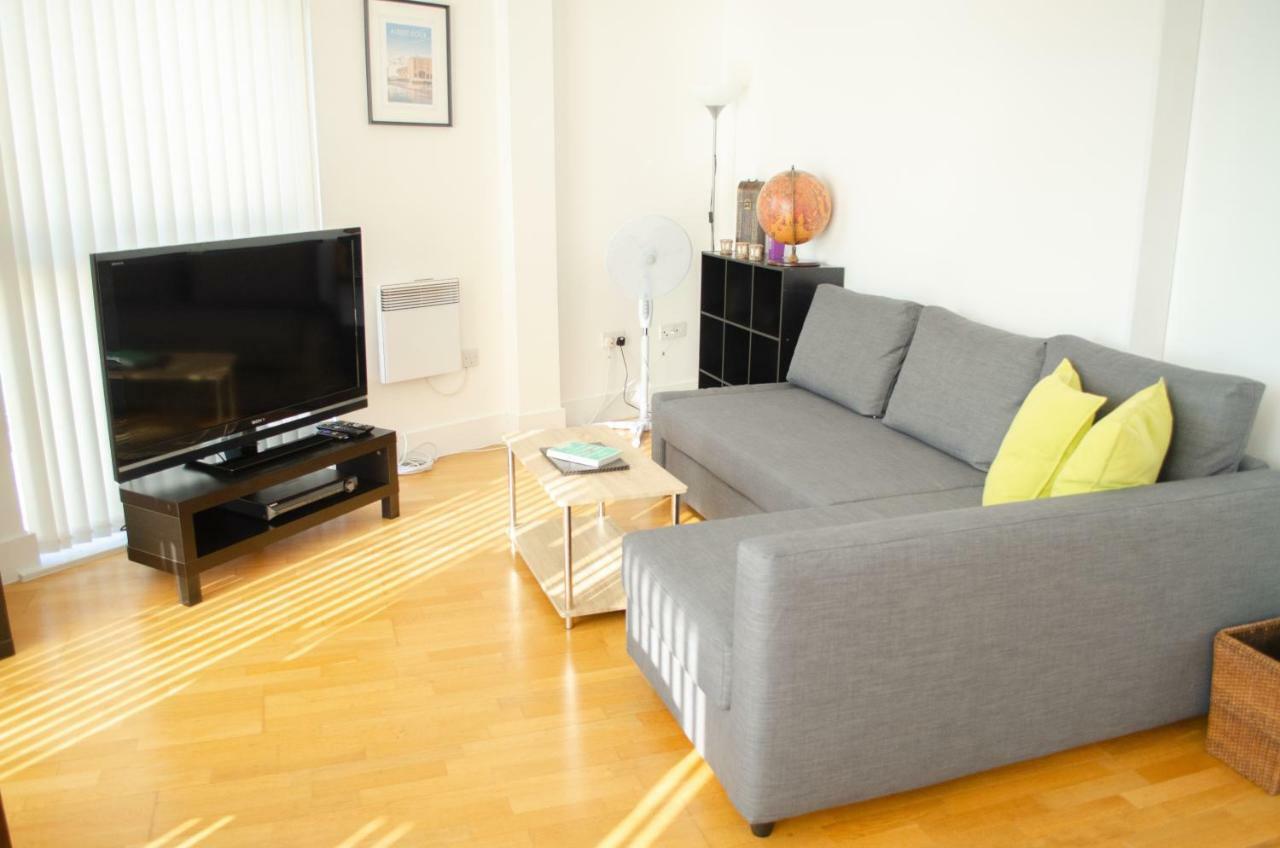 Serviced Apartment In Liverpool City Centre - Free Parking - Balcony - By Happy Days Exteriér fotografie