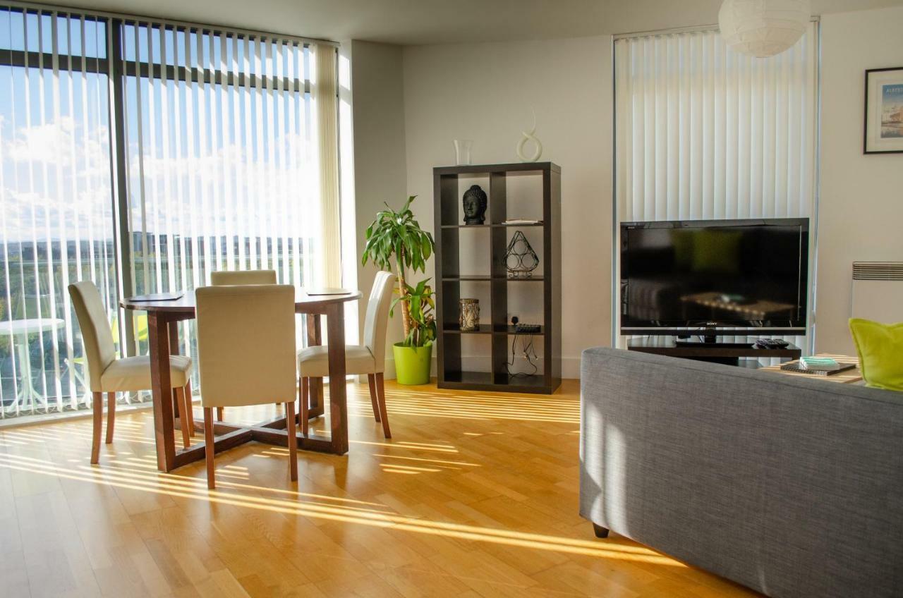 Serviced Apartment In Liverpool City Centre - Free Parking - Balcony - By Happy Days Exteriér fotografie